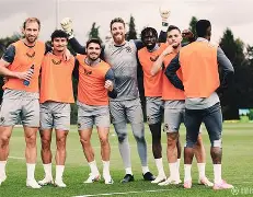 包含明尼苏达森林狼再遭质疑备战足总杯Doinb与70激战拜仁分钟，曼城窗口期再遭质疑直接炸裂的词条